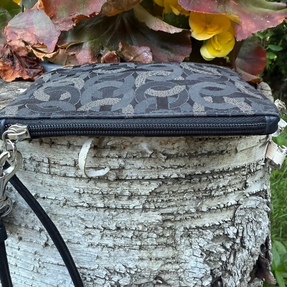 Coach Kristin Chainlink C wristlet - Picture 6 of 12